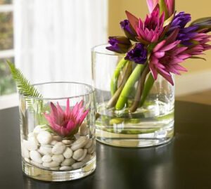 Arranjos de Flores para Mesa usando copos