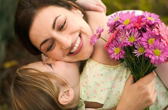 Dia das Mães: ofereça carinho, amor, gratidão e flores