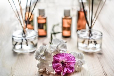Aprenda Como Fazer Perfume com Flores e Arrase Por Onde For