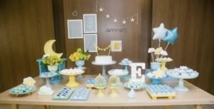 Decoração de festa infantil azul e amarela