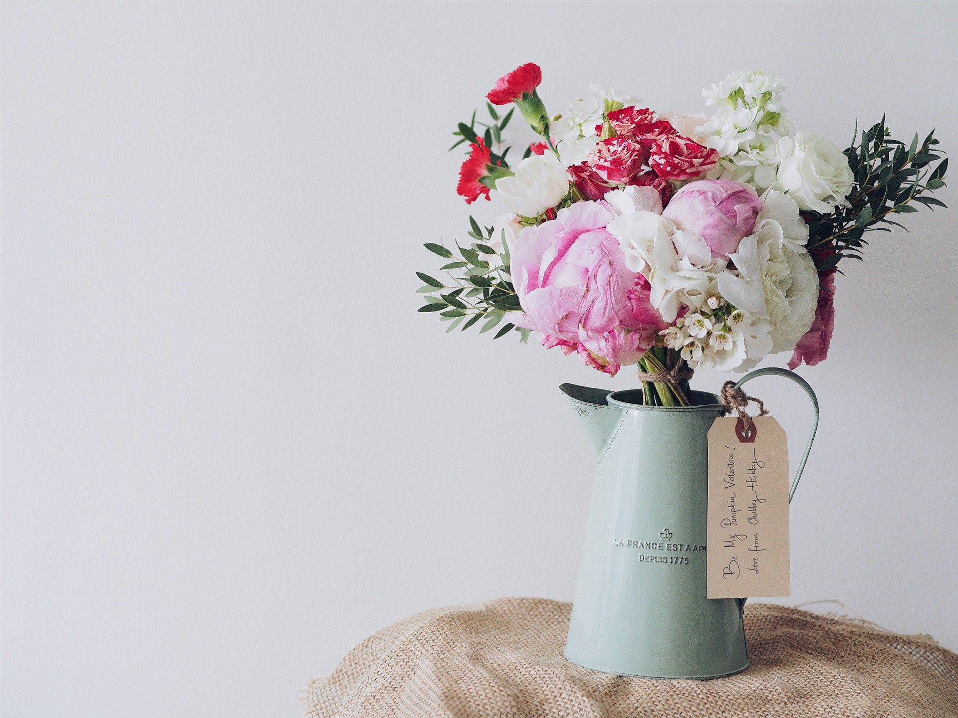Violeta Corações: Aprenda a criar um lindo arranjo de flores
