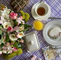 Decoração da mesa de Páscoa: 3 formas de usar flores