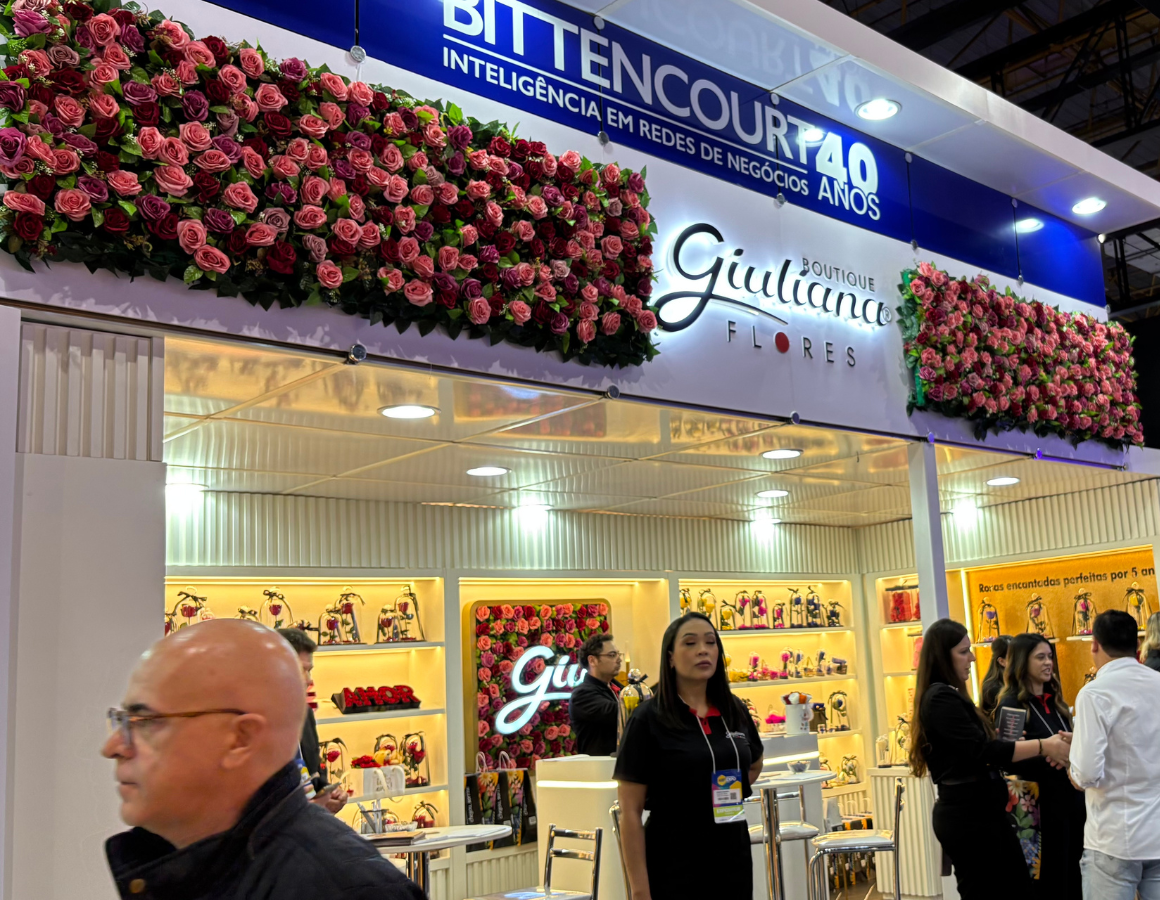 Giuliana Flores lança modelos de franquia e encanta na ABF Expo 2025